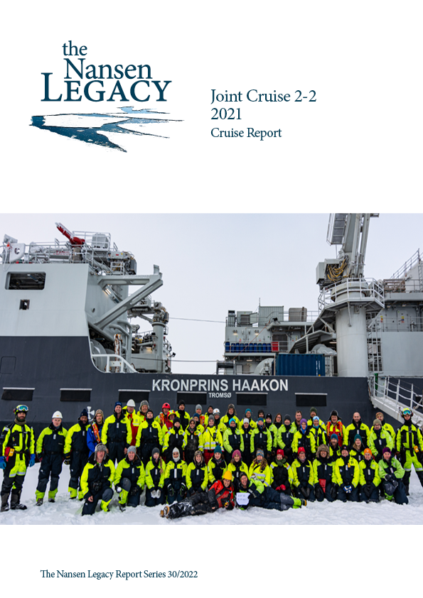 Cruise participants in front of RV Kronprins Haakon