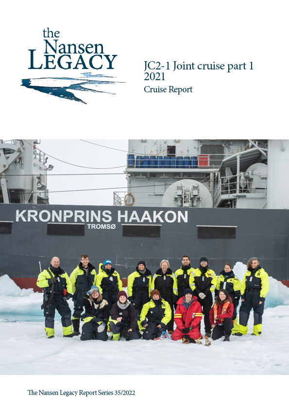 Cruise participants in front of RV Kronprins Haakon