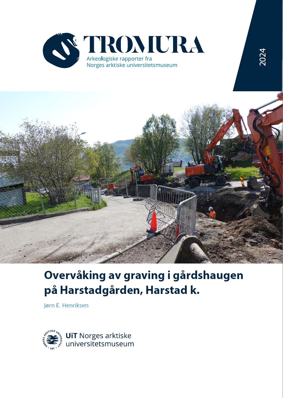 Forside rapport, gravemaskin som graver en grøft langs veg, trær og gressflater i bakgrunnen