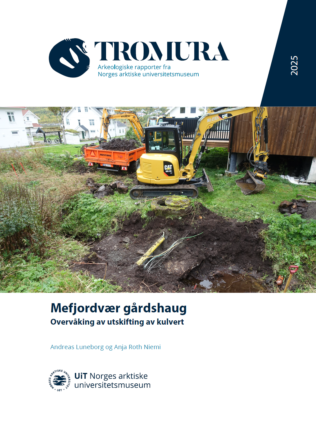 Rapport forside, bilde av gravemaskin ved en grøft, i grøfta sees ledninger, rør og kulvert